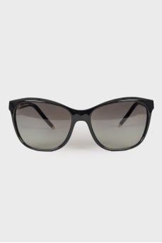 Sunglasses with embellished temples