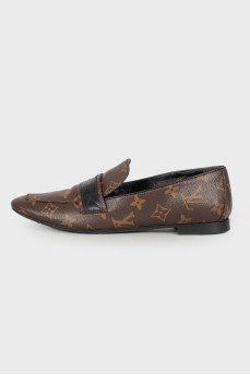 Leather moccasins with brand logo