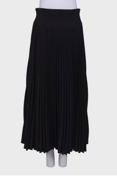 Black pleated skirt