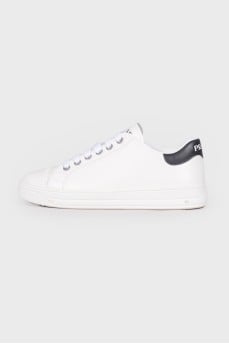 Patent sneakers with brand logo