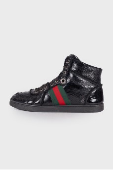 Lacquered insulated boots