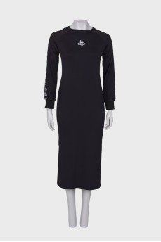 Dress with stripes on the sleeves
