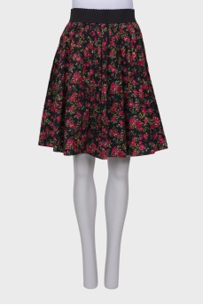 Black skirt in floral print