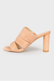 Suede mules with a square toe 