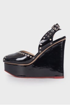 Wedge sandals with eyelets