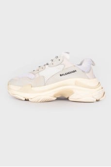 Білі кросівки Triple S