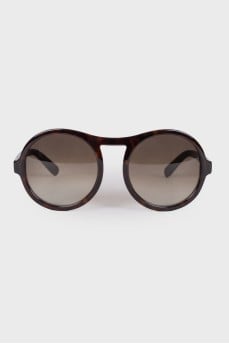Brown sunglasses