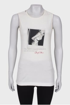 Elongated t-shirt with a pattern