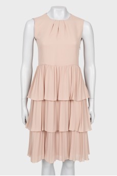 Dress with ruffles at the hem