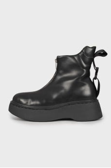 Leather boots with zip