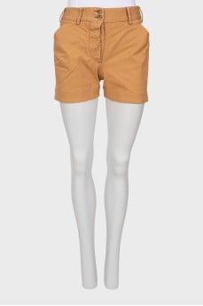 Beige shorts with buttons