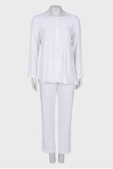 White suit with tag