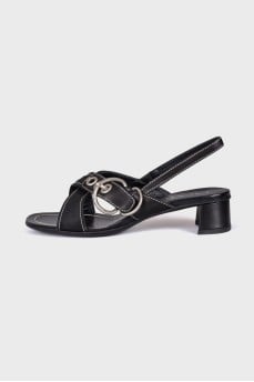 Leather sandals with silver buckle