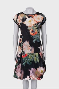 Suit with floral print skirt