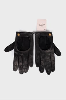 Leather gloves with tag