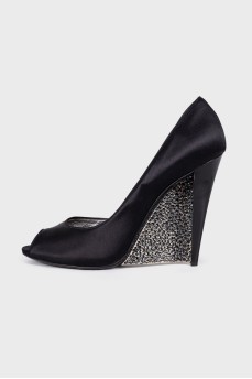 Black shoes decorated with rhinestones