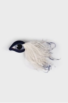 Brooch decorated with feathers