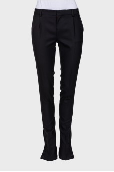 Wool trousers with slits at the bottom