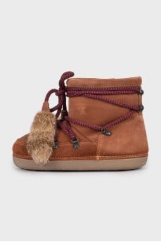 Insulated lace-up boots