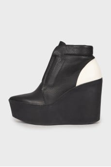 Perforated wedge boots