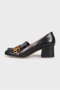 Leather shoes with fringes and brand logo