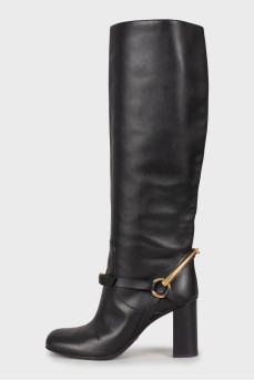 Leather boots with square toe