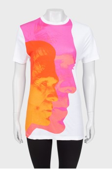 White T-shirt in a bright print
