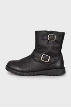 Insulated leather boots