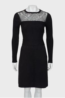 Fitted dress with lace