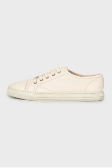 Leather sneakers with metal logo