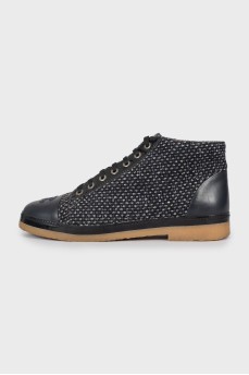 Boots with embroidered logo on toe
