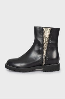 Decorated leather boots