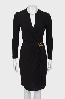 Dress decorated with a belt and a tag