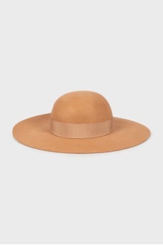 Wool hat with ribbon