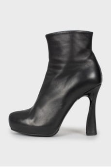 Leather ankle boots with sculpted heels