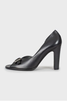 Leather open toe shoes