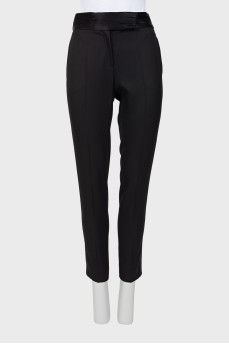 Wool trousers with accent belt