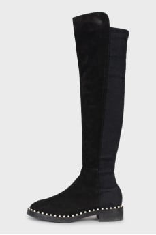 Black boots decorated with pearls