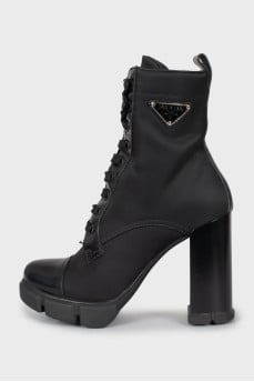Chunky heel boots with logo