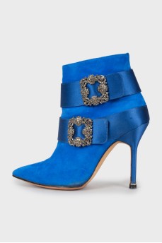 Ankle boots Hangisi