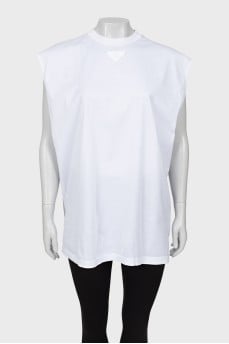 White T-shirt with brand logo