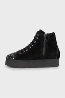 Suede boots with rhinestones on the toe