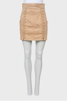 Beige skirt with pockets
