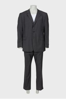 Men's wool suit with stripes and tag