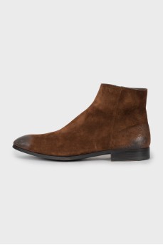 Men's brown suede boots