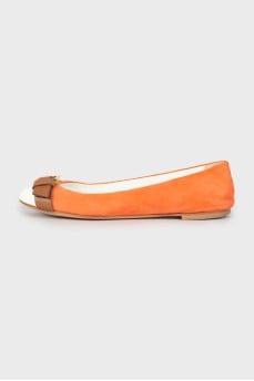 Two-tone ballet flats with gold buckle