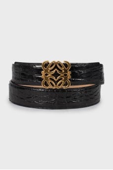 Leather belt with logo buckle