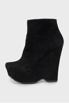 Suede ankle boots with shaped wedge