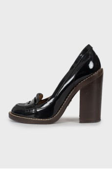 Patent leather shoes