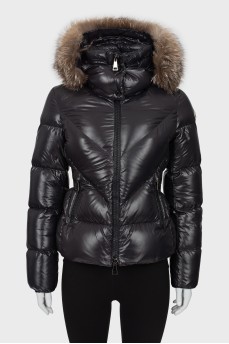 Fitted down jacket with fur